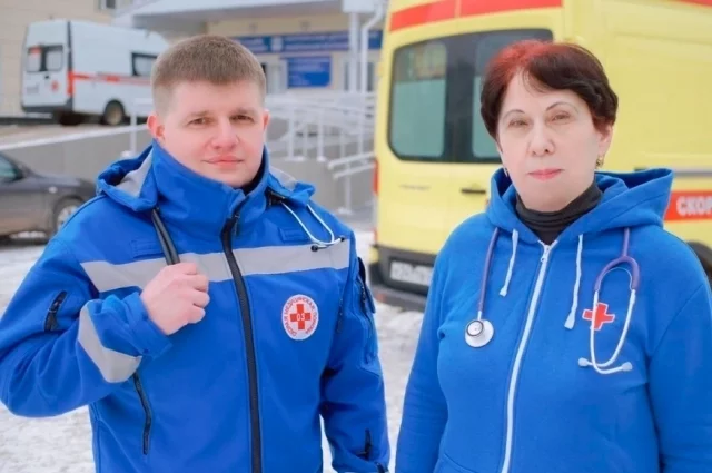 Реанимацию проводили врач скорой Ирина Калина и фельдшер Артем Новиков. 