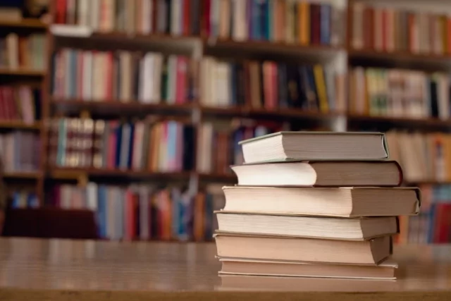 Борьба с кризисом чтения: как книги помогают избежать одного налога
