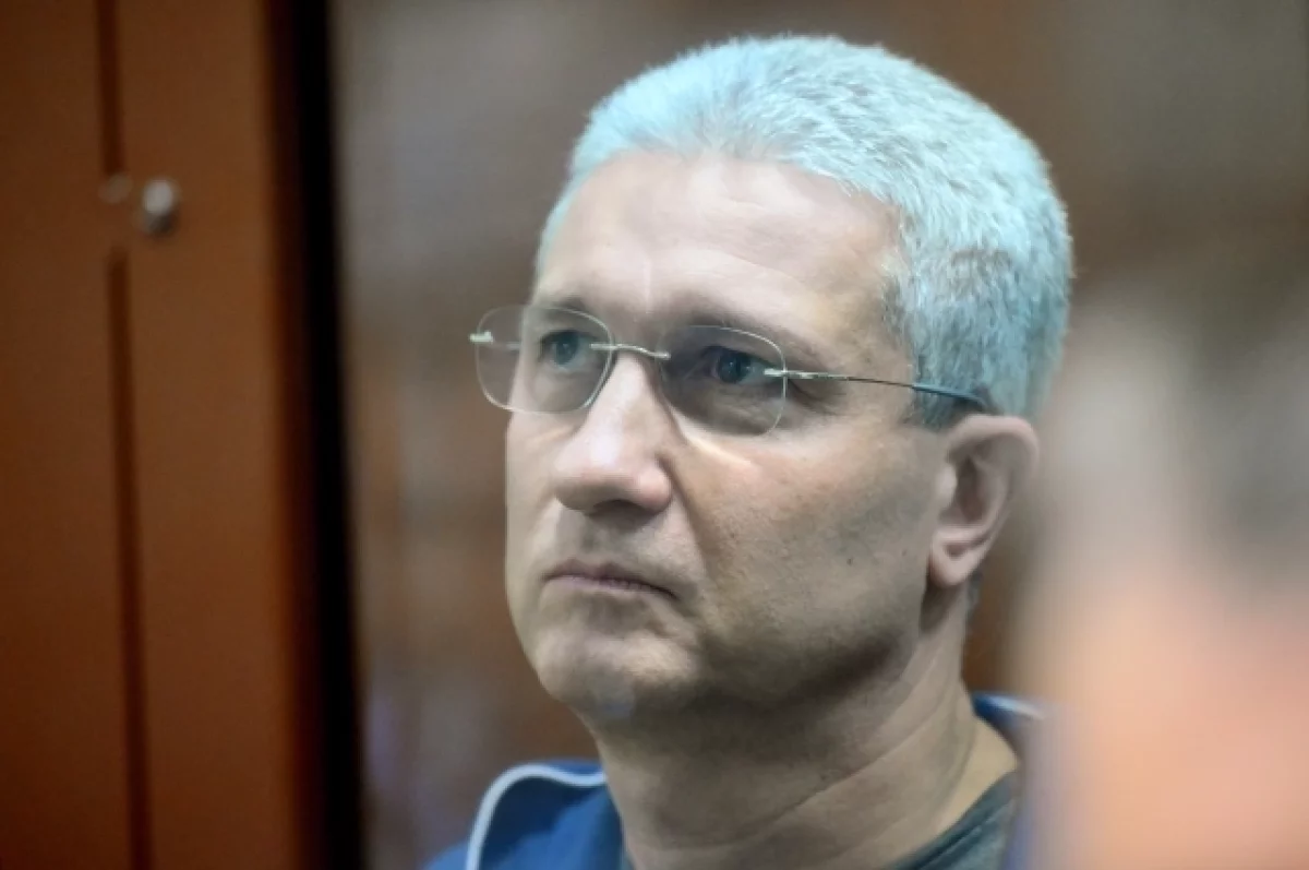 Суд отказался снять арест с особняка и счетов бывшего замминистра Иванова
