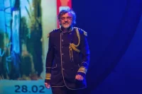 Президент «Духа огня» вручил «Золотую тайгу» режиссеру и автору сценария фильма «Наступит лето» Кириллу Султанову. 