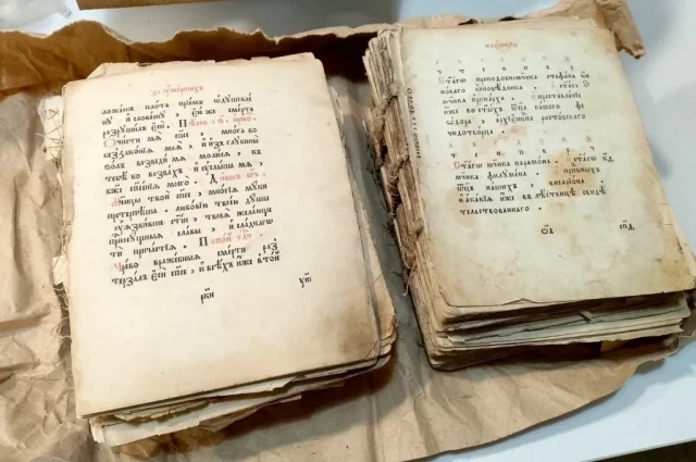 Неизвестно происхождение книги, и установить, кому она принадлежала, тоже не удалось.