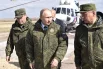 20 сентября 2019 год. Президент РФ Владимир Путин, министр обороны РФ Сергей Шойгу (справа) и начальник Генерального штаба Вооруженных сил РФ - первый заместитель министра обороны РФ Валерий Герасимов (слева) на полигоне «Донгуз», где проходил основной этап стратегического командно-штабного учения «Центр-2019».