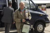 16 августа 2005 год. Президент России Владимир Путин на взлетном поле Чкаловского аэродрома перед вылетом в район учений стратегической дальней авиации и Северного флота.