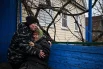 Местные жительницы в хуторе Зазулевка в Суджанском районе Курской области.