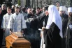 Патриарх Московский и всея Руси Кирилл провёл отпевание своего духовника схиархимандрита Илия (Алексей Ноздрин) в монастыре Оптина пустынь.