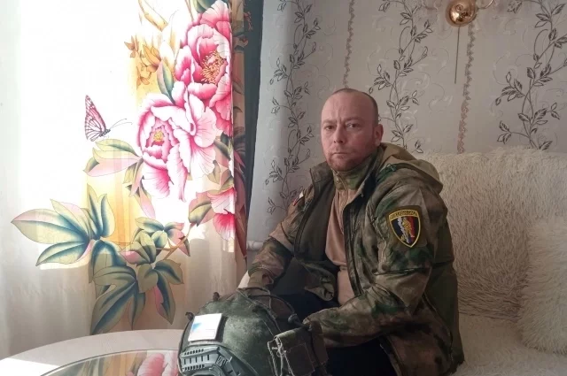 Сергей получил серьёзные ранения, порядка 100 осколков по-прежнему находятся в его теле.