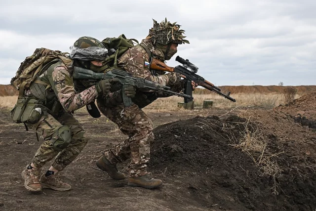 Военнослужащие 1430-го гвардейского мотострелкового полка ВС РФ.