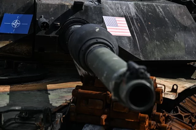 Танк Abrams на выставке трофейной техники.