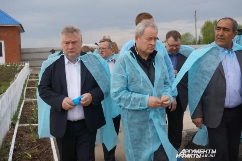 Басаргин посещает животноводческое хозяйство «Заря Путино».