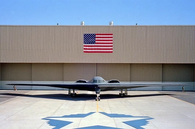 Стратегический бомбардировщик Northrop B-2 Spirit.