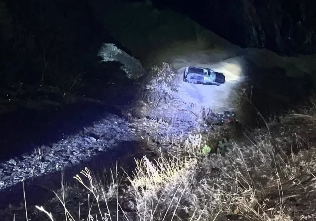 Упавшую машину вызволяли местные жители