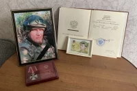 Всю жизнь Женя переживал, что не достоин своей героической матери. А погиб как герой...