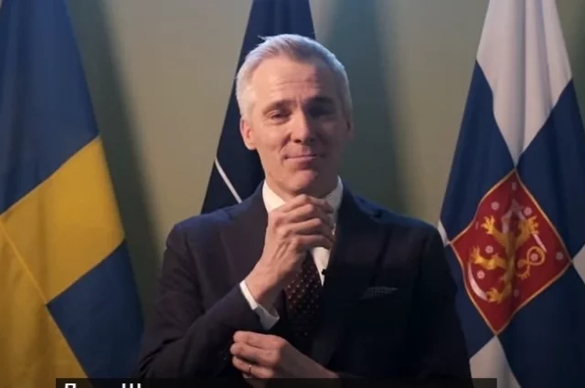 Манипуляции с пуговицами финский министр специально записал на видео
