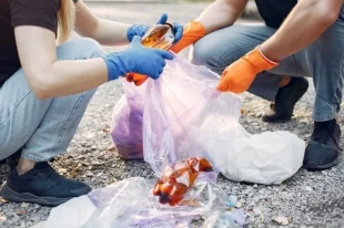 Жители Южного в Оренбурге за свои деньги вывезли мусор
