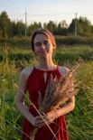 Галина Довбий. 33 года. Работает консультантом в Министерстве территориального развития Пермского края. Увлекается музыкой (поёт и играет на гитаре и баяне), шитьём, написанием стихов.
