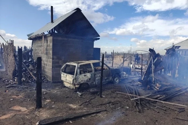 В регионах из-за ветра были сотни пожаров.