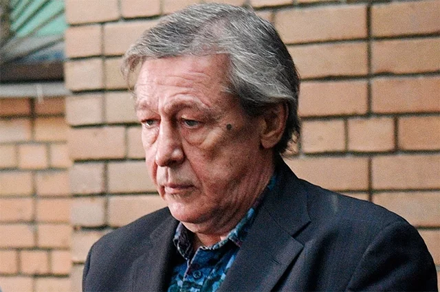 Михаилу Ефремову тяжело ходить и говорить.