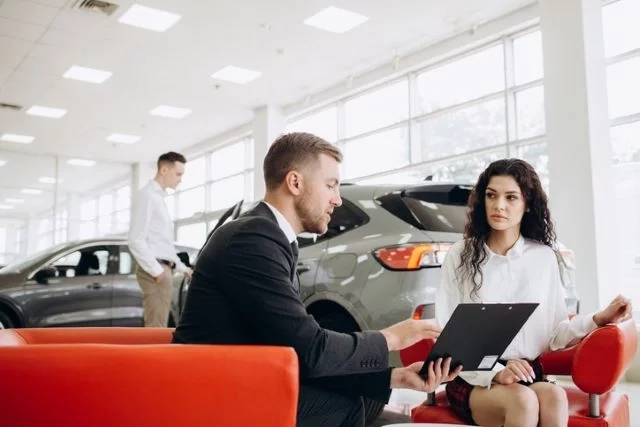 Новых автомобилей в стране продается все меньше.