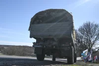 Российские военнослужащие вывозят тысячи тел боевиков из Курской области