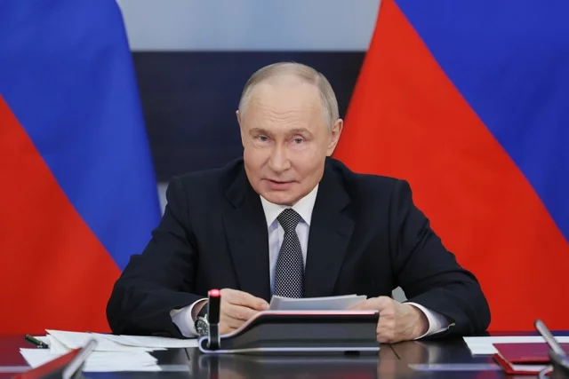 Президент РФ Владимир Путин проводит совещание по вопросам развития Военно-морского флота.