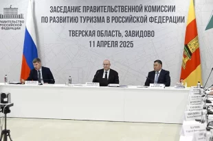 Игорь Руденя представил информацию о туристическом развитии Верхневолжья, выделяя ключевые достопримечательности и направления.