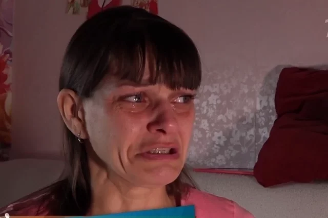 Из-за конфликтов Алёна постоянно плачет