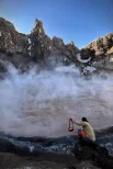 Для точного определения химического состава ученые отобрали пробы воды и поверхностных отложений.