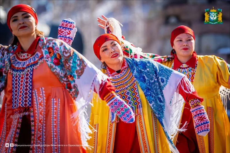 Фольклорные коллективы показали свои творческие номера.