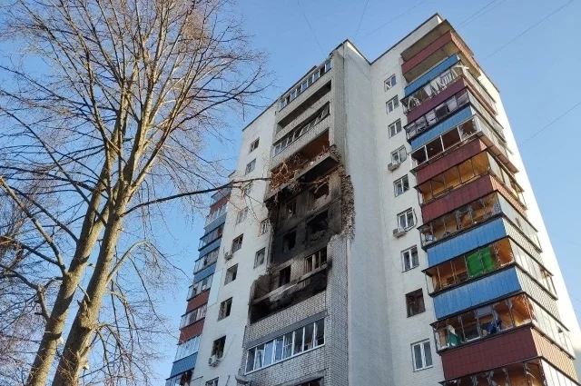Ночью 15 апреля враг направил в сторону Курска более сотни беспилотников.