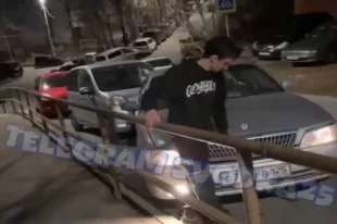В ночь на 16 апреля возле домов на улице Жигура пьяный мужчина вскрыл автомобиль марки Nissan Laurel и пытался его угнать