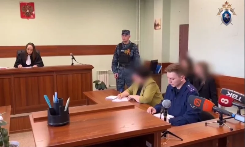 Сторона обвинения и судья.