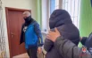 Уводят из зала суда.