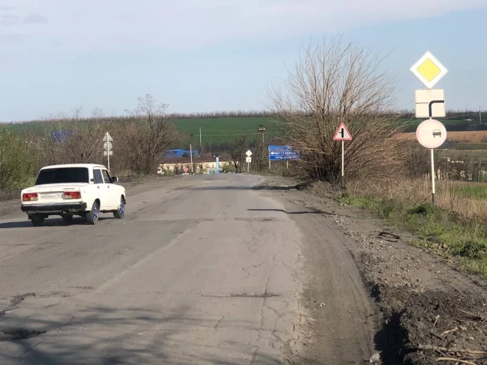 Угольная шахта «Садкинская» расположена неподалёку от хутора Голубинка.