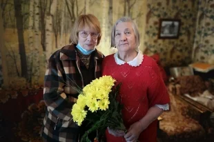 Галина Мелихова (справа) с председателем Совета ветеранов Исполнительной дирекции «Т Плюс» Софией Фёдоровой