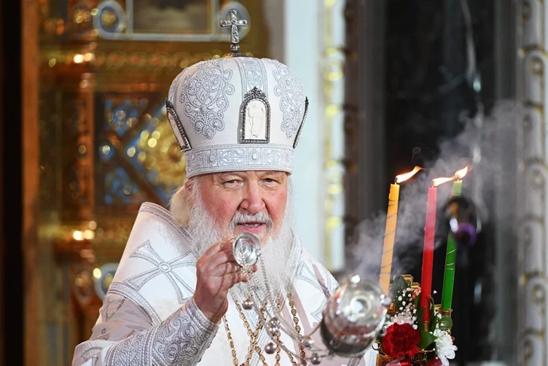 Патриарх Московский и всея Руси Кирилл на праздничном Пасхальном богослужении в храме Христа Спасителя в Москве.