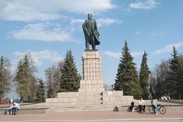 Главная площадь Ульяновска, ранее носившая имя Ленина, теперь именуется Соборной. 