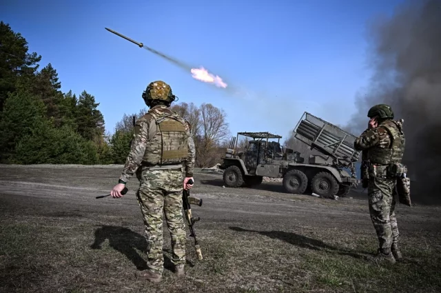 Боевая работа расчета реактивной системы залпового огня БМ-21 «Град»