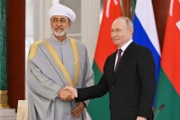 Президент РФ Владимир Путин и султан Омана Хейсам бен Тарек Аль Саид на церемонии подписания документов по итогам встречи в Москве.