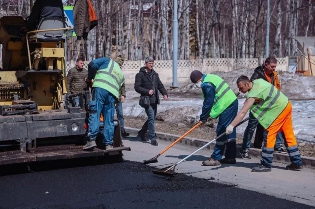 К работам в областном центре приступили сразу, как только позволила погода.