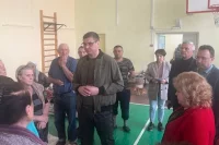 Губернатор Авдеев посетил пункт временного размещения. 