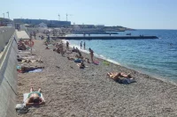 К приему отдыхающих в Севастополе готовы 26 пляжей из 27. Пляж «Золотой» исключили из списка потому что на нем нет оператора и инфраструктуры для отдыха, а всё, что было сделано ранее, уничтожила стихия.