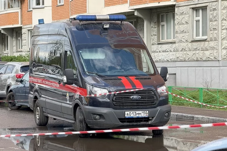 Экстренные службы на месте взрыва автомобиля в Балашихе.
