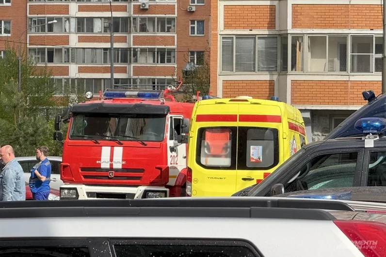 Экстренные службы на месте взрыва автомобиля в Балашихе.