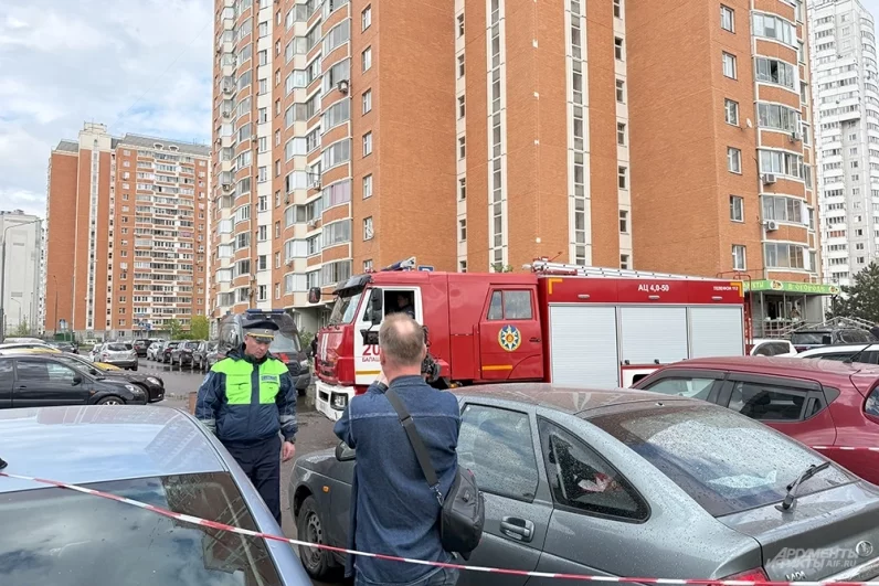 Экстренные службы на месте взрыва автомобиля в Балашихе.