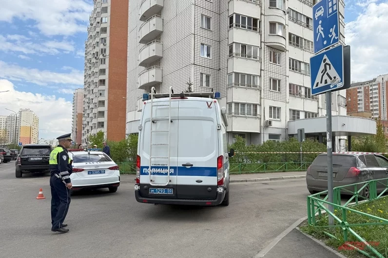 Экстренные службы на месте взрыва автомобиля в Балашихе.