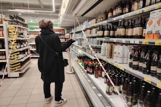 Начало продажи алкоголя – в 12.00. А в 14.00 уже всё. Кто не купил - тот опоздал. 