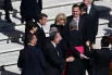 Президент Франции Эмманюэль Макрон с супругой прибыл на церемонию прощания с Папой Римским Франциском в Ватикан.
