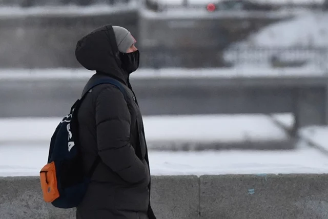 По словам специалистов, скоро температура придет в норму, но перед этим жители столицы увидят снег.