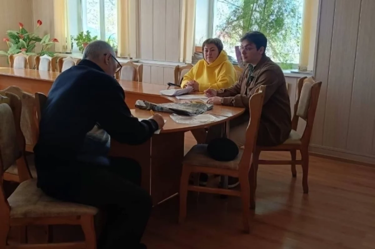Депутат АКЗС поможет жителям Алтая в получении звания «Ветеран труда»