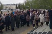 Очередь из желающих проститься выходила на улицу.